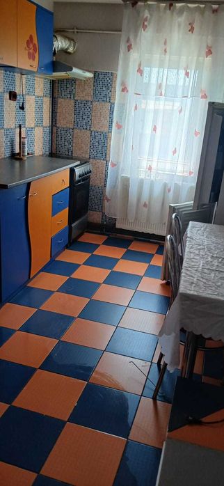 Inchiriez apartament