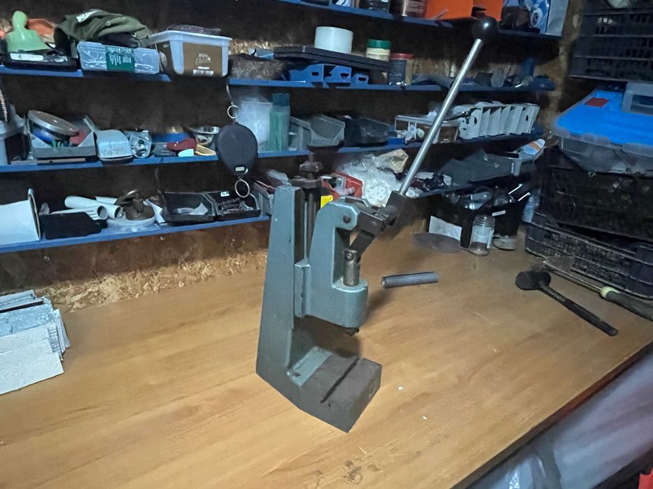 Presa industriala manuala  Schmidt, de mici dimensiuni