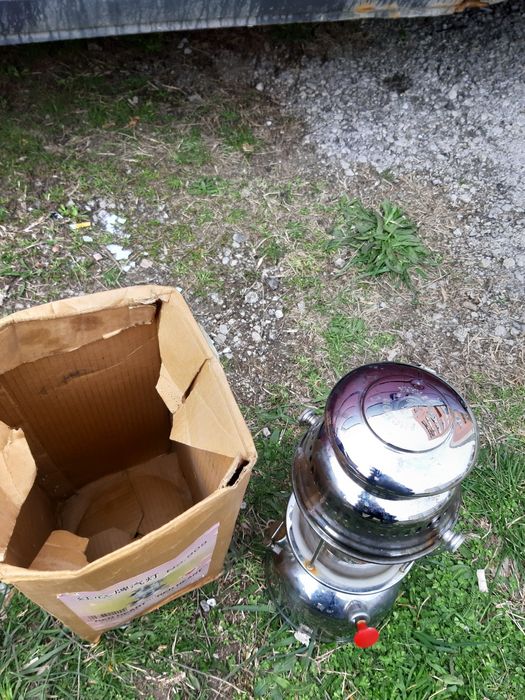 Петромаксова лампа работеща