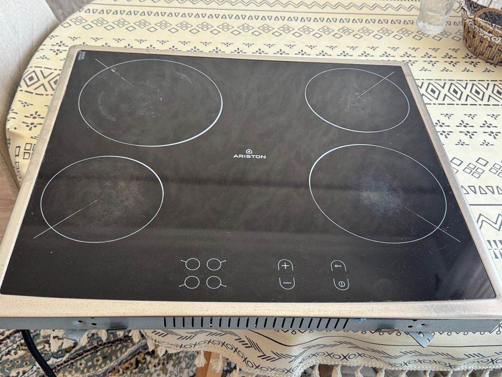 Продам варочную панель Hotpoint Atiston