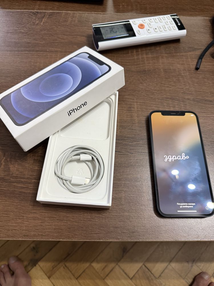 Iphone 12 64gb със заряден кабел