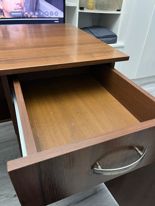 Продам компьютерный  стол