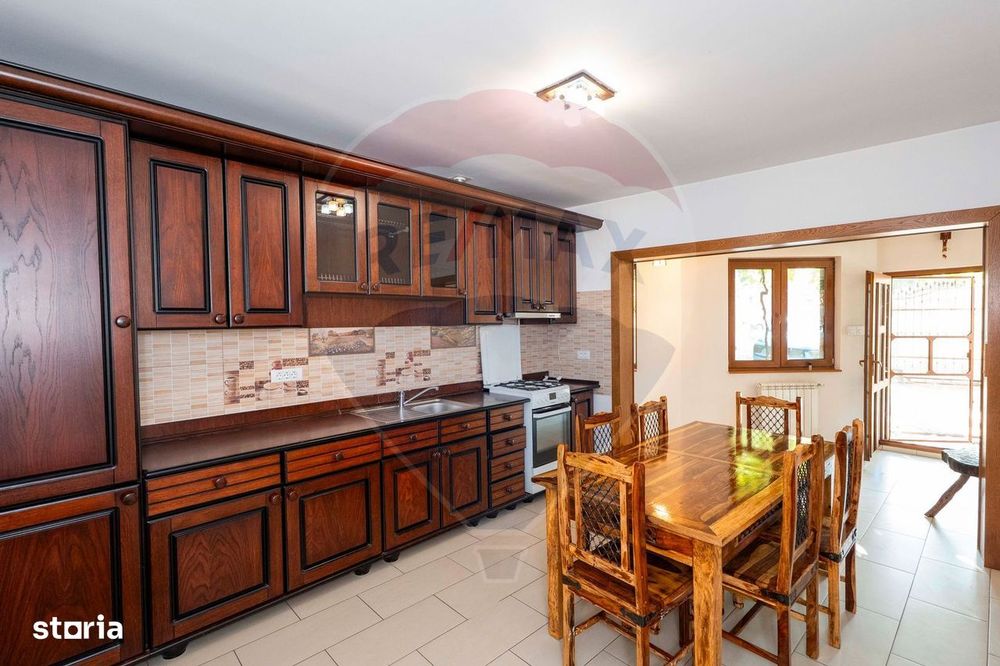 Casă 5 camere de închiriat în zona Centrala