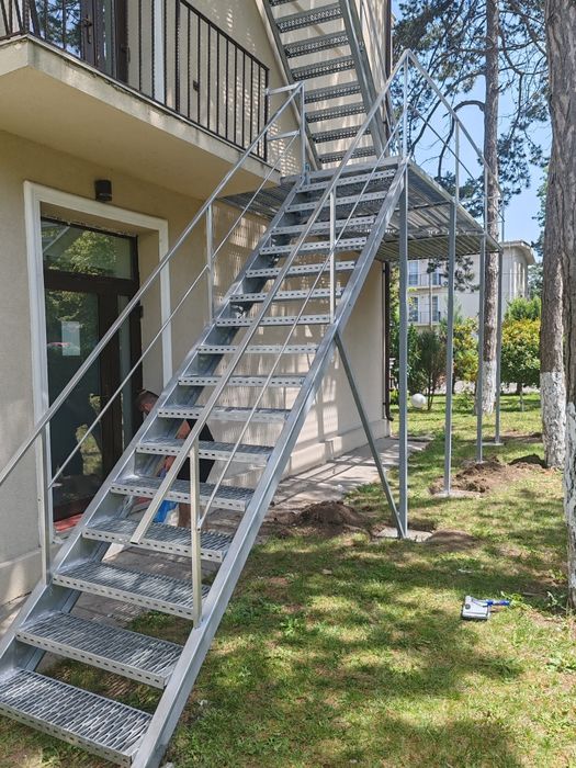 Scari metalice galvanizate