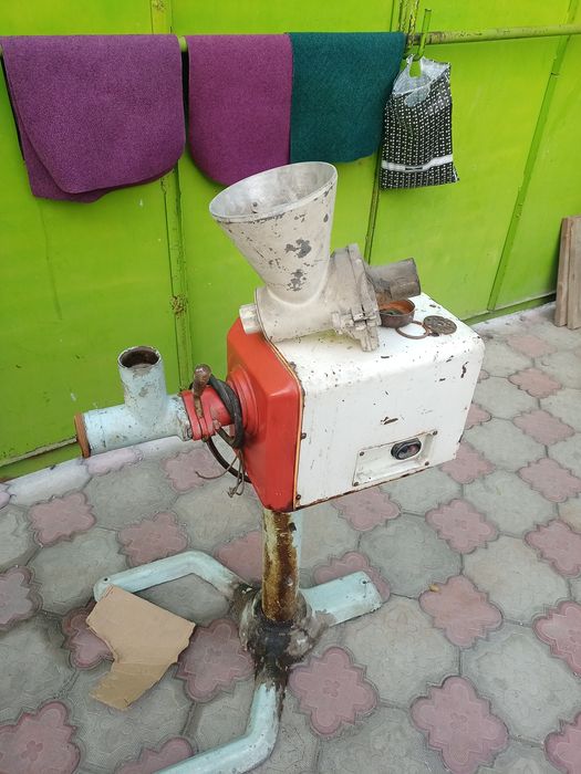 Продам мясорубку работает отлично состояние отличное цена договорная й