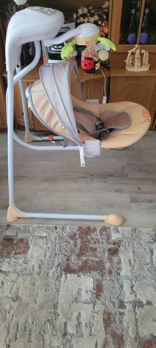 Vând Leagăn electric Caretero Bugies Beige