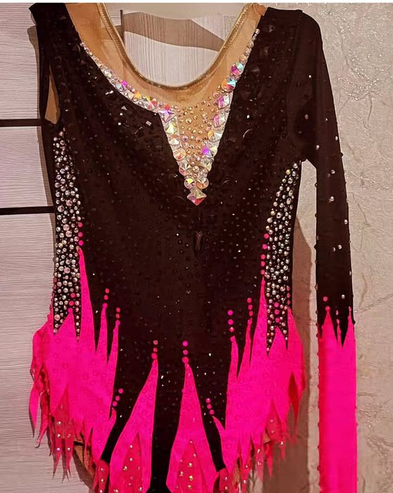 Продам купальник для художественной гимнастики