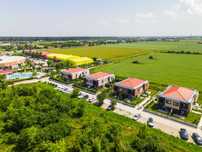 Snagov Plaza Houses – Locuințe cu grădină la doar 200 m de DN1