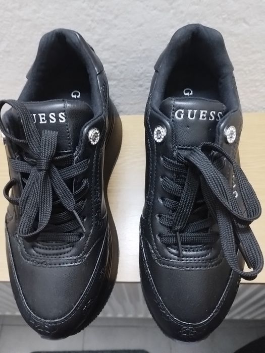 Încălțăminte de firma Guess piele naturala