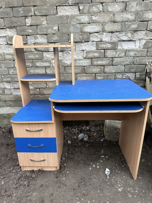 Продам компьютерный стол б/у