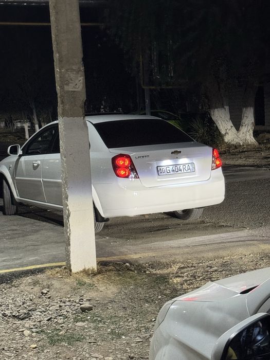 Jentra oq rangi aftamat karobka toza moshina faqat minsh kerak