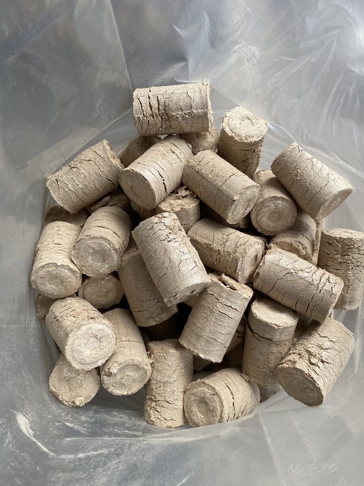 Brichete de rumegus pentru foc din esenta mixta 40lei/30kg - 30lei/20k