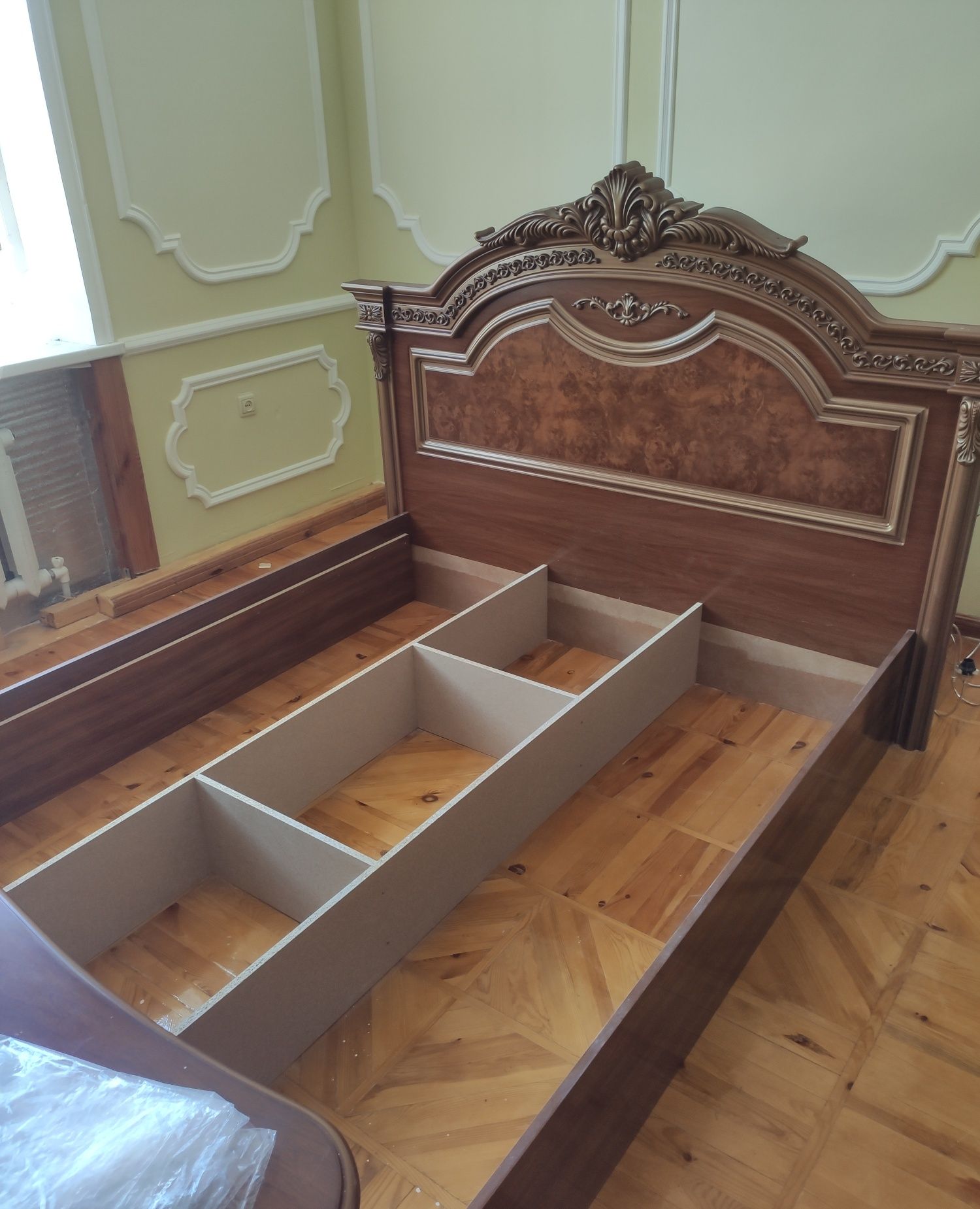 Spalni mebel sotiladi.  Продается спальный гарнитур, шкаф, кровать, ко