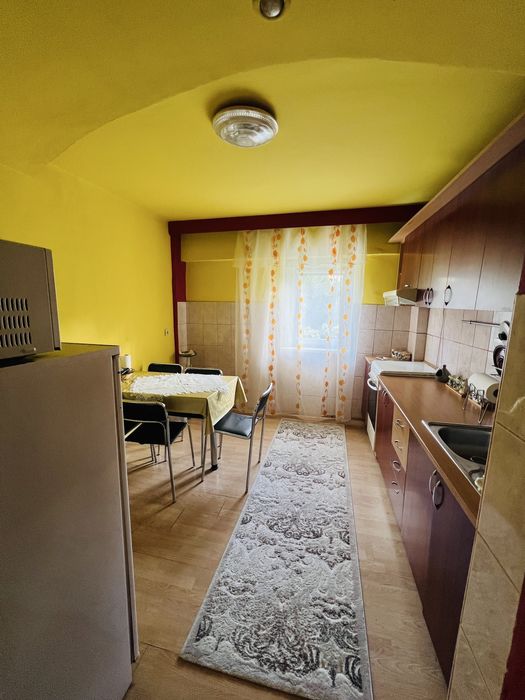 Proprietar,  vand apartament central, 3 camere in Ineu, Jud Arad