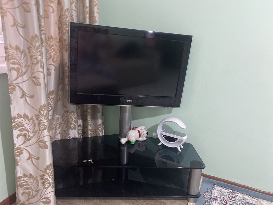 Диван телевизор шкаф продам с связи переезда