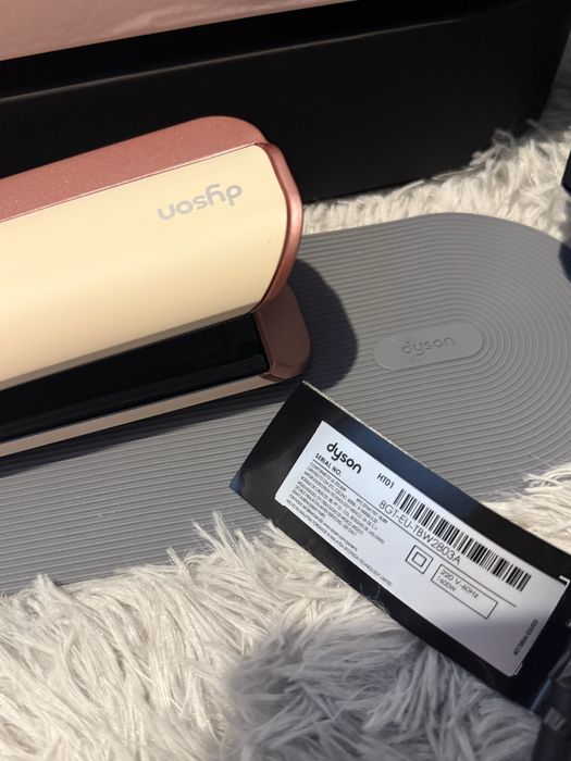 Dyson Airstrait