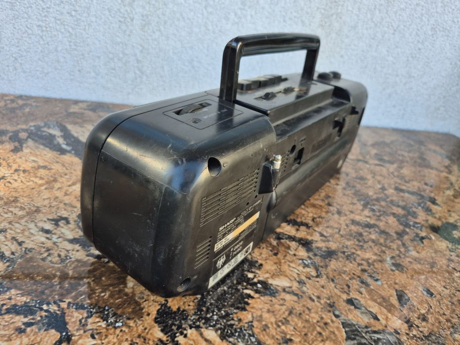 Vând Radio casetofon marca Sharp model QT-270H (BK)- functional