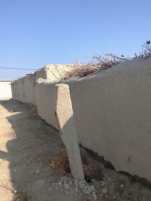 Uy joy sotiladi narxi kelishiladi