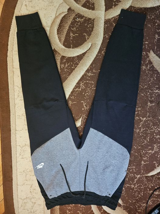 Pantaloni Nike tech Gri cu negru marimea L
