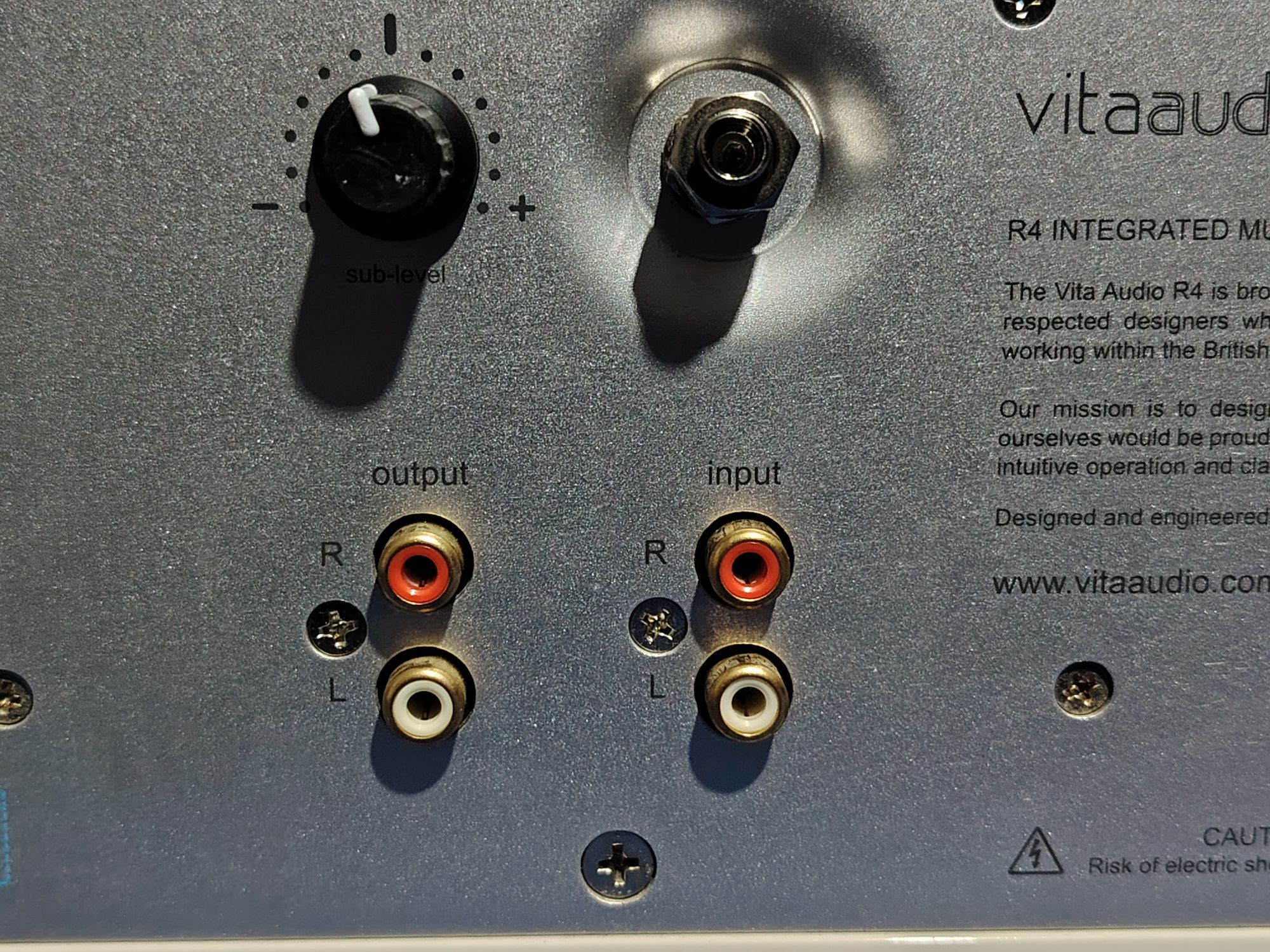 VitaAudio R4 Integrate Music System, sistem audio.