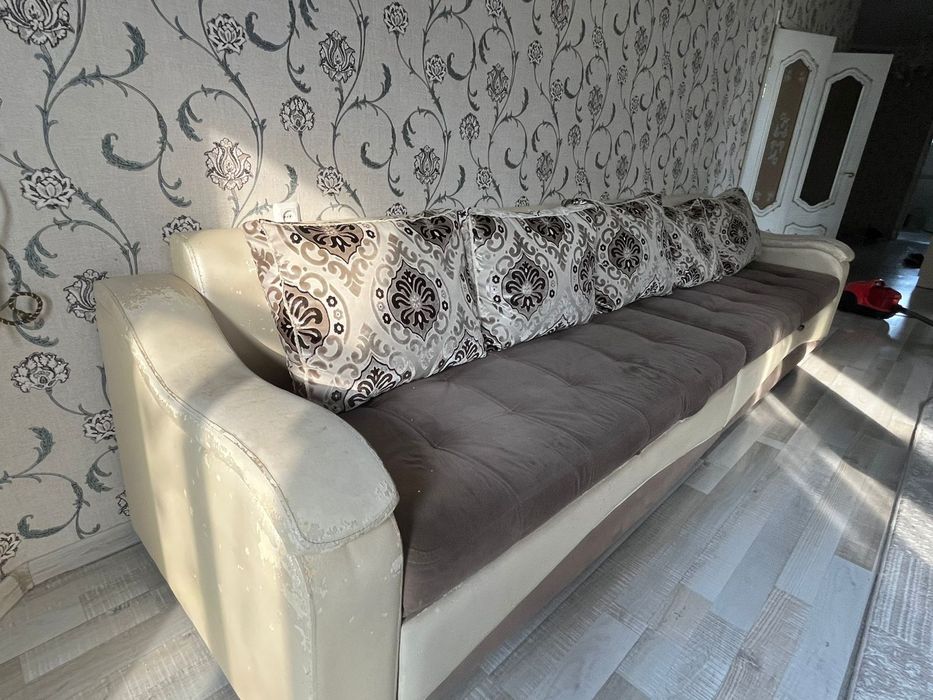 Диван. Б/у. С некоторыми функциями