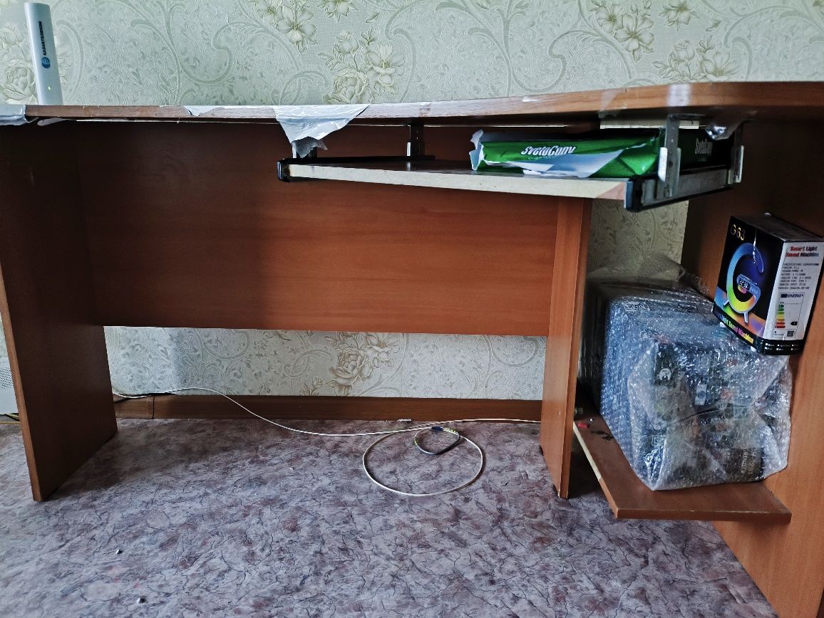 Компьютерный стол