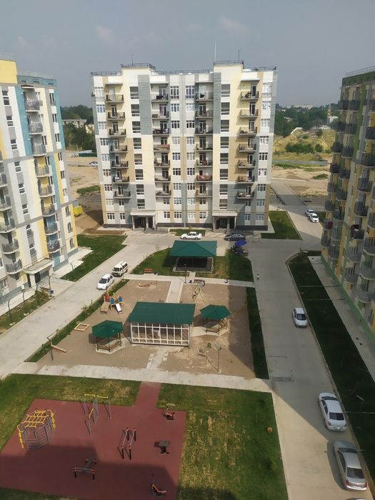 Срочно продаётся 1 ком квартира в чирчике Навастройка 2 мкн 7 этаж