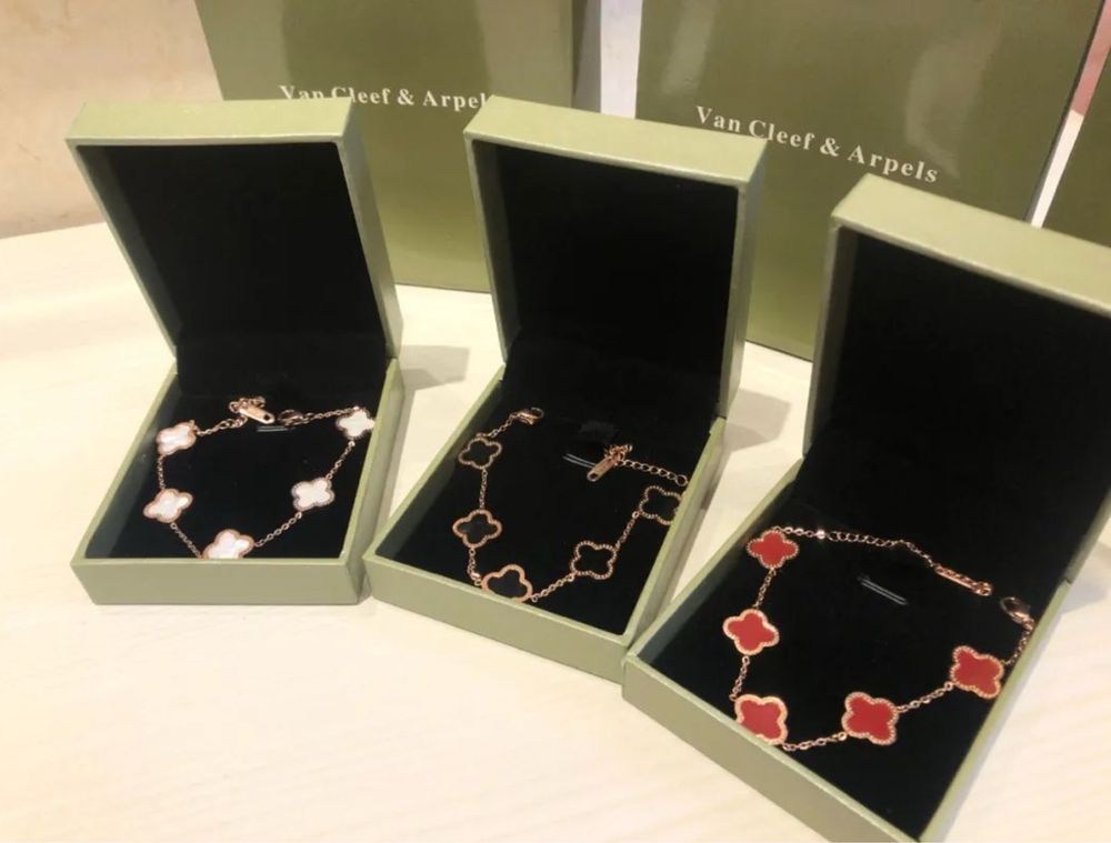 Гривни Van Cleef & Arpels – Alhambra Collection