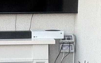 Vând Consola Xbox Series S +Controller Xbox Elite 2 și încărcător