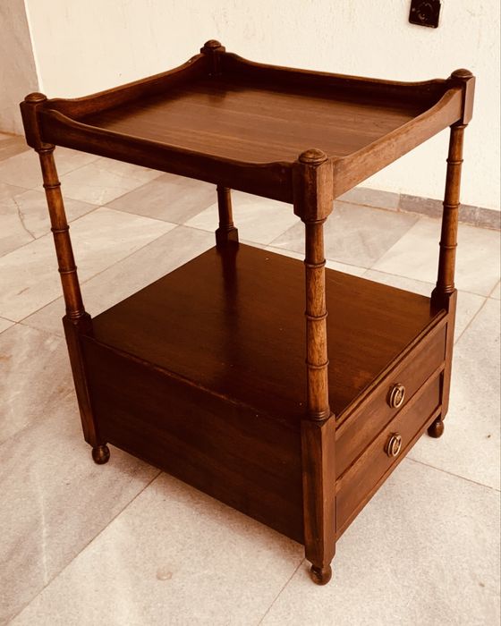 Антикварна масичка / нощно шкафче – масивно дърво, около 1900–1930 г.