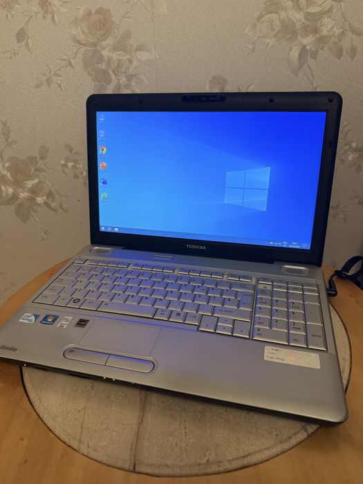 Laptop Toshiba Satellite SSD 240GB, 4GB Ram, Intel Pentiun Dual Core