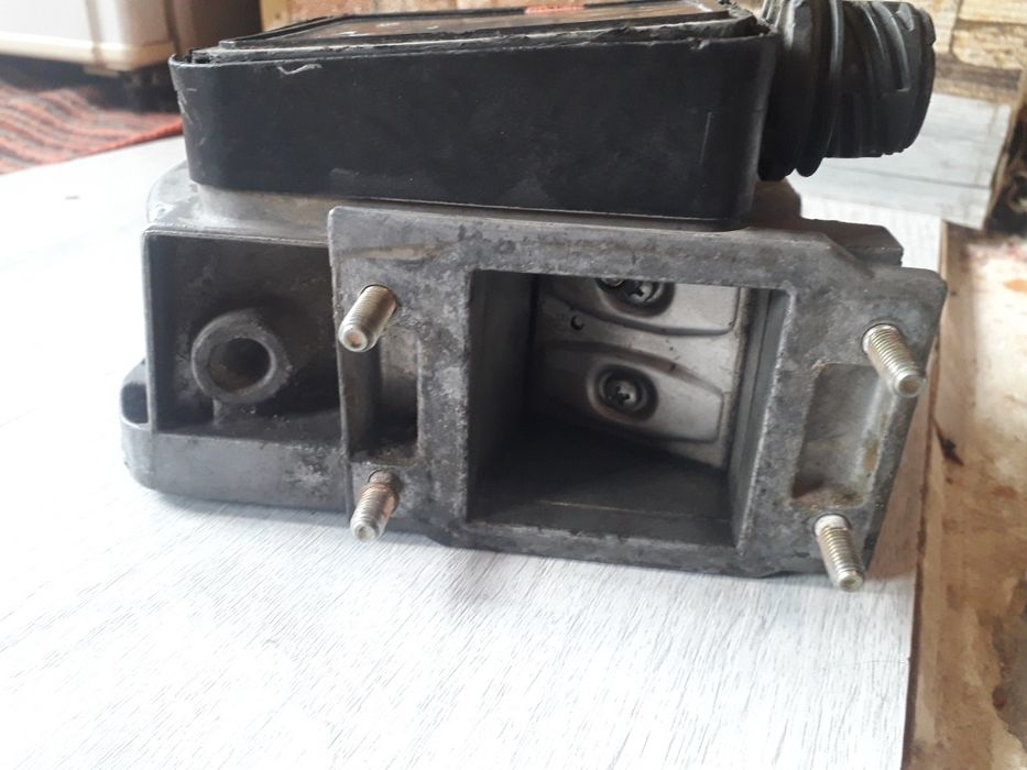 Флюр сотилади е36