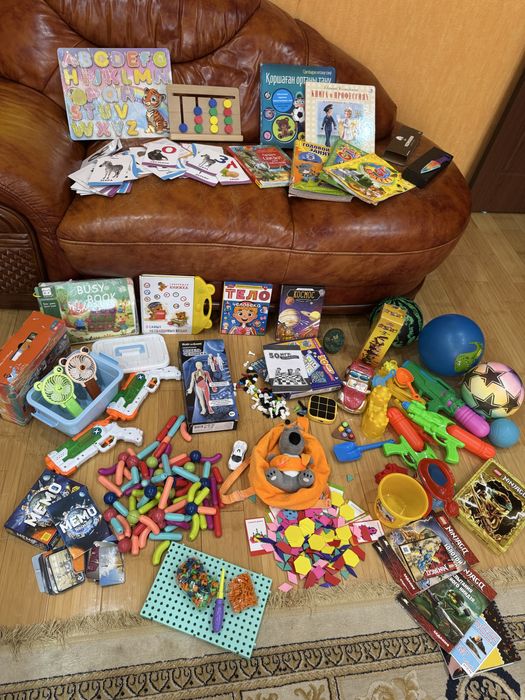 Игрушки книги пакетом развивающие рюкзак конструктор пистолеты