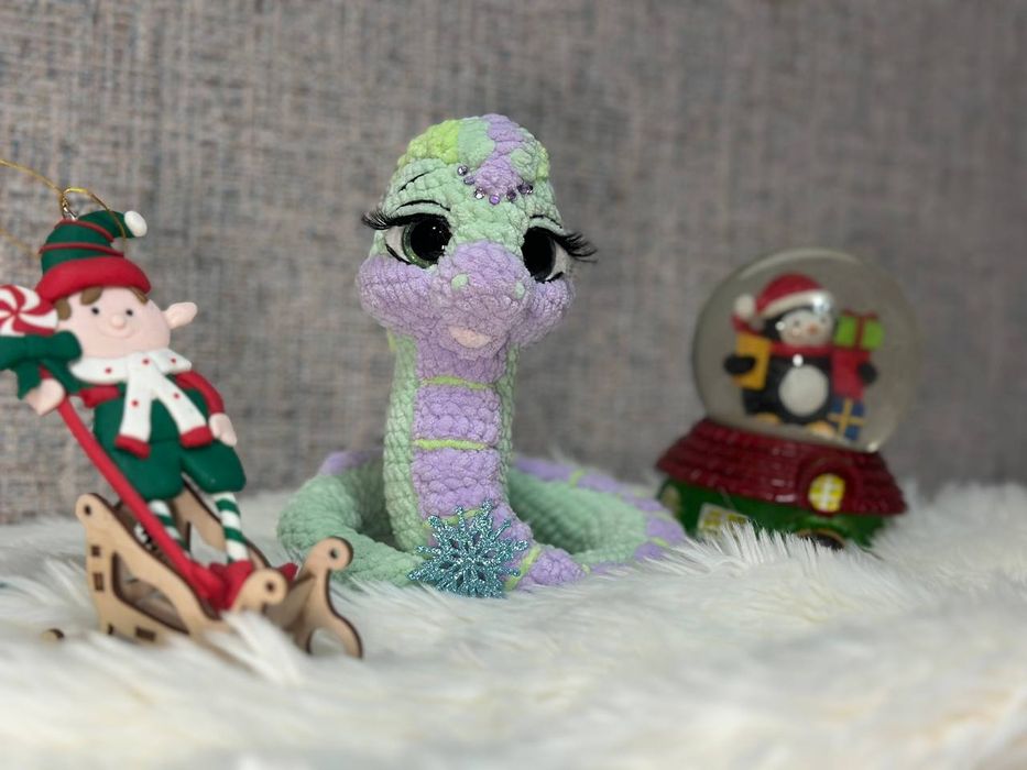 Сувенирная змейка ручной работы