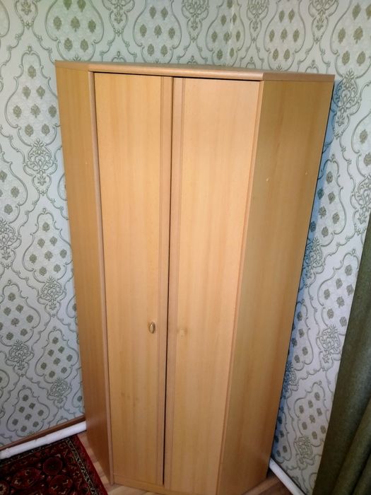 Шкаф угловой вместительный