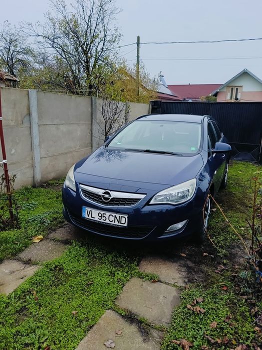 De vânzare Opel Astra j 1.7