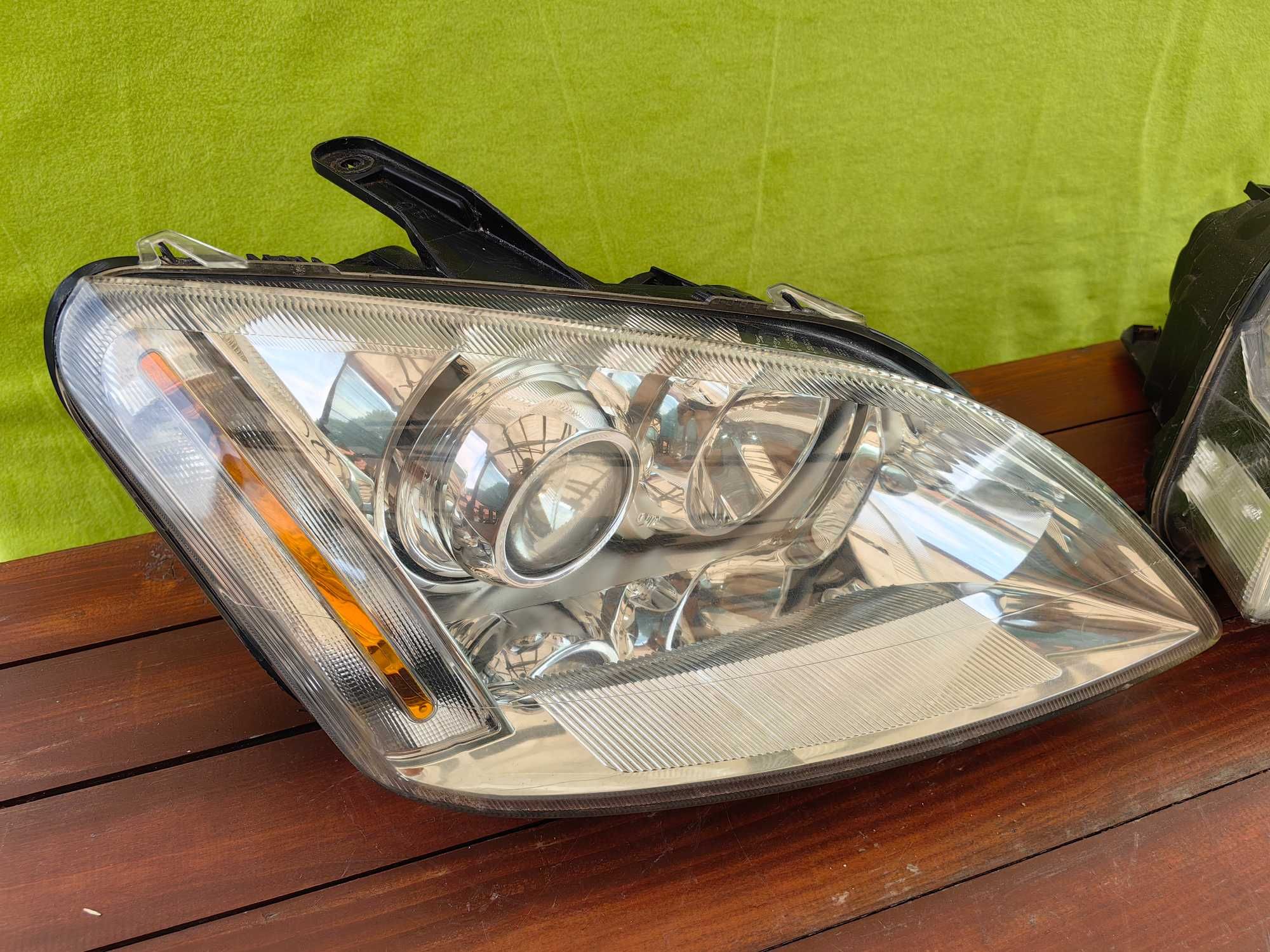 Фар за Ford Focus C-Max Xenon / Фарове за Форд Фокус Ц-Макс Ксенон