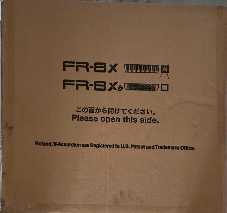 Acordeon Roland Fr8x-Bk nou la comandă