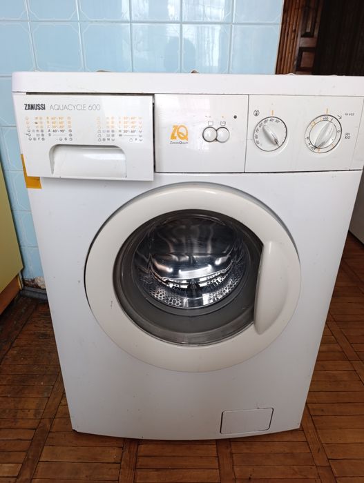 Продается стиральная машинка бу, находится в 23 микрорайоне