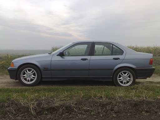 Продам оригинальные легкосплавные диски на автомашину BMW 3