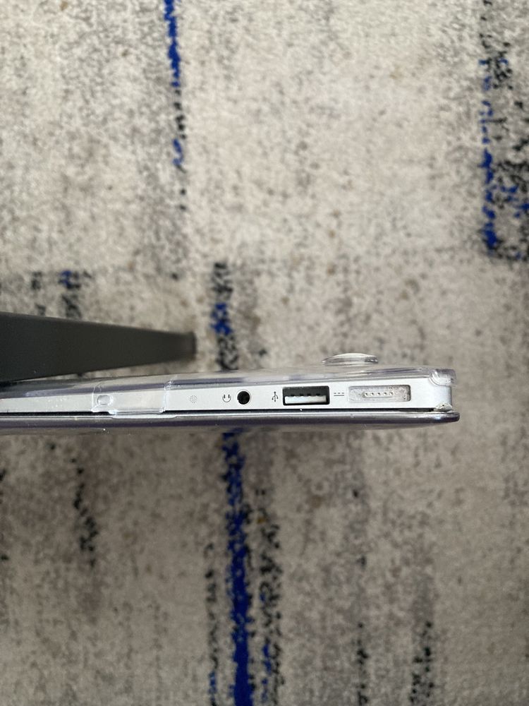 Macbook Air, 11-inch, intel i5