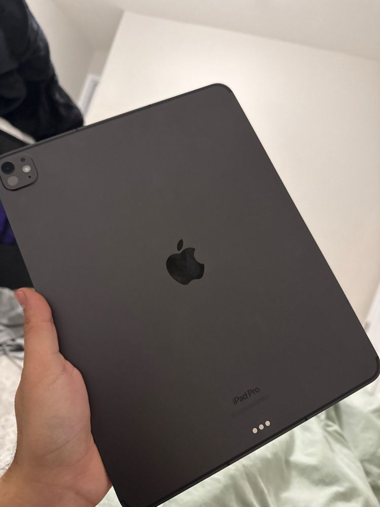 SROCHNA Ipad pro 13 sotiladi b/u 256tali dok bor
