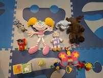 Urgent! Vand figurine plus Disney si alte plusuri, tunel/cutie jucarii