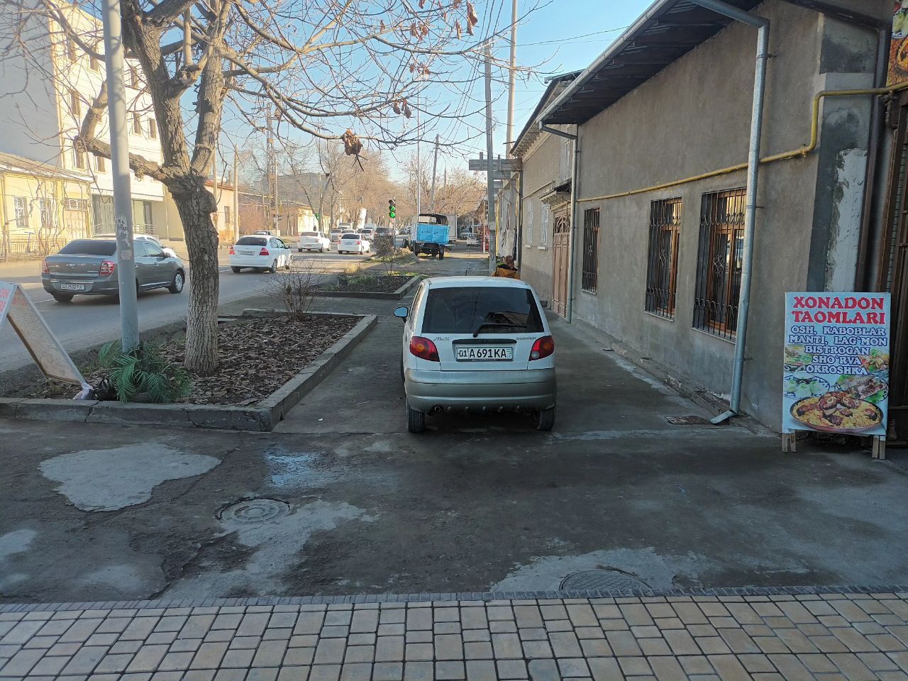 Uy sotiladi yölli yuzida 5.2 sotix
