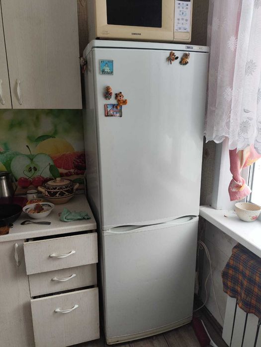 Холодильник Атлант рабочий