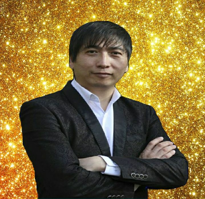 тамада Нурлан на двух языках Семей, асаба Нұрлан екі тілде Семей.