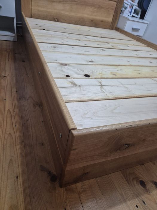 Vând  2 paturi  stejar+brad si o  saltea  140×200