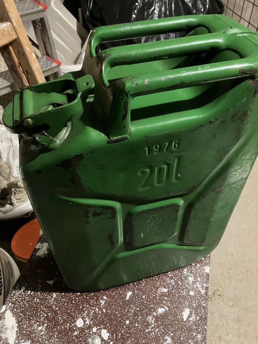 Canistra metal 20 de litri in stare perfecta