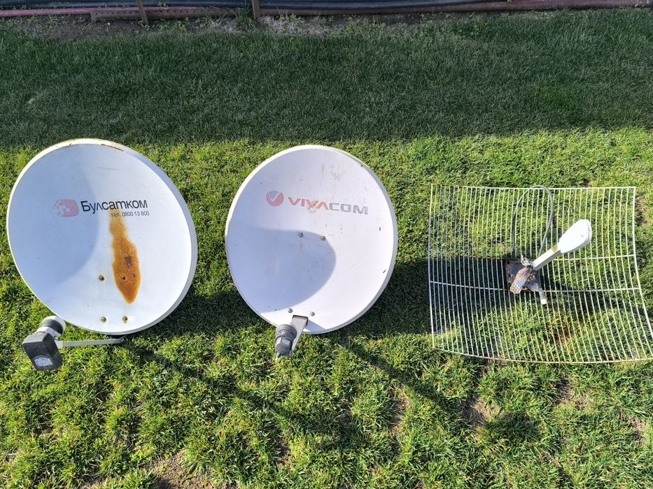 2бр. сателитни антени и антена за интернет. Не се продават по отделно