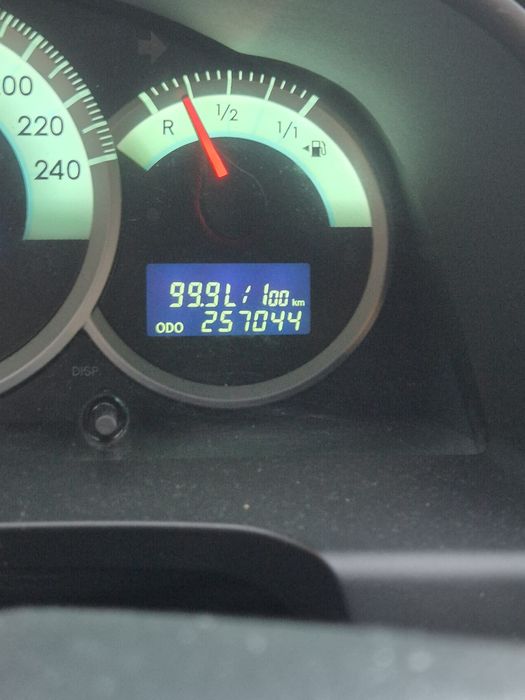 Vînd Toyota corola verso